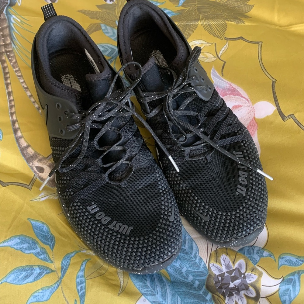 Black Nike Sneakers Size 9.5